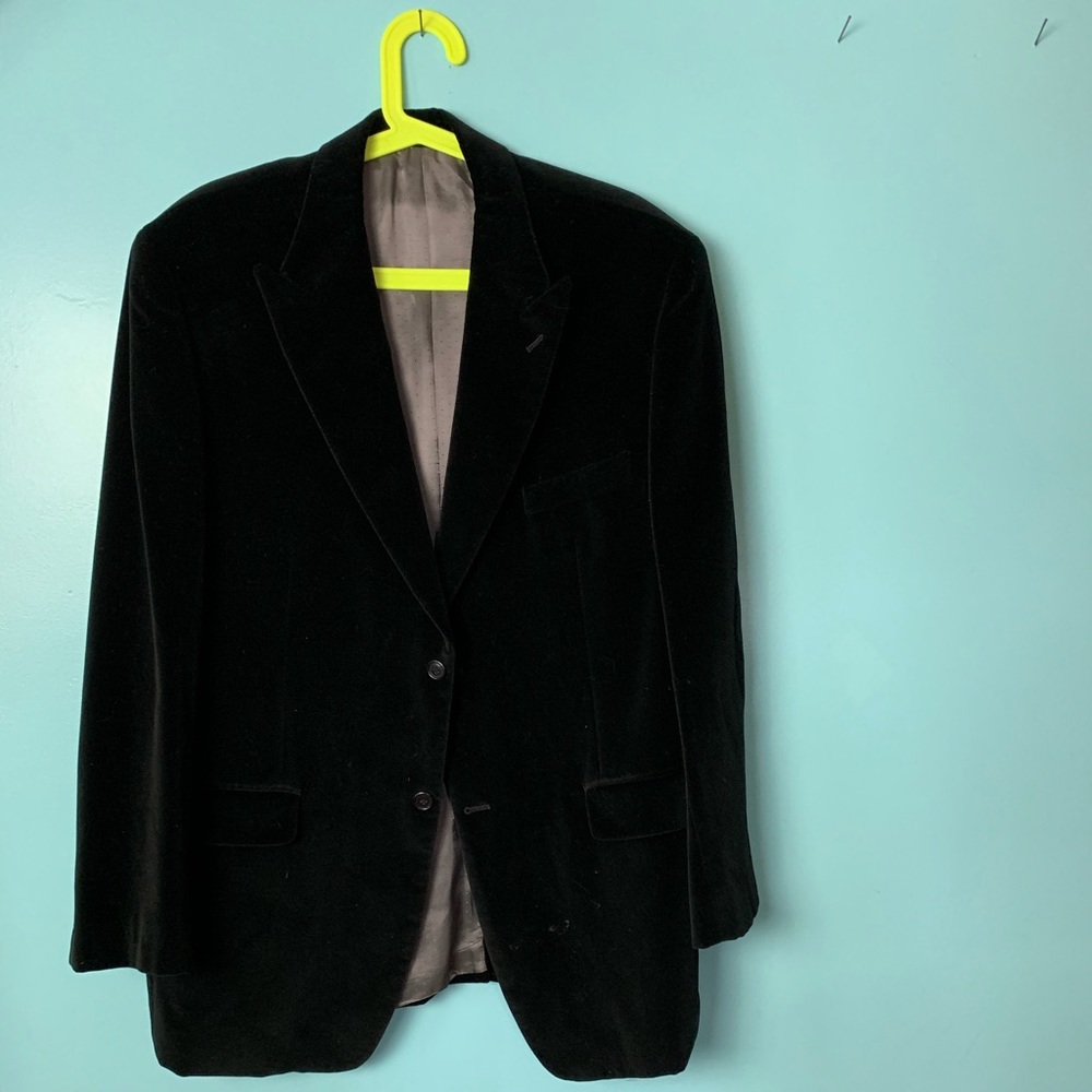 Black velvet men’s dinner jacket